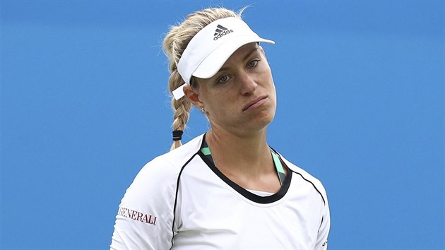 Angelique Kerberov a jej smutn vraz v utkn proti Kristn Plkov na turnaji v Eastbourne.