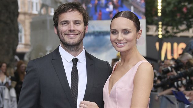 Sam Claflin a jeho manelka Laura Haddockov (Londn, 18. ervna 2017)