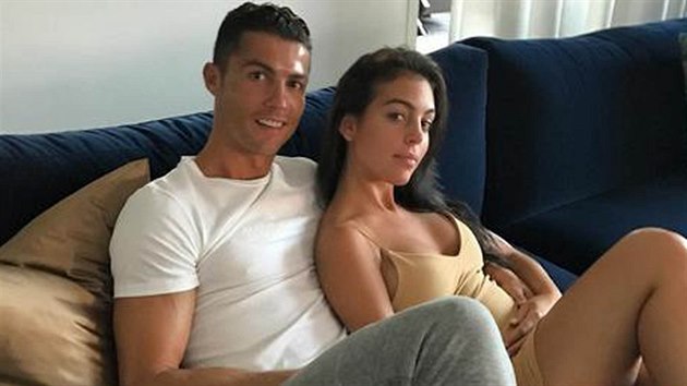 Cristiano Ronaldo a Georgina Rodriguezov (26. kvtna 2017)