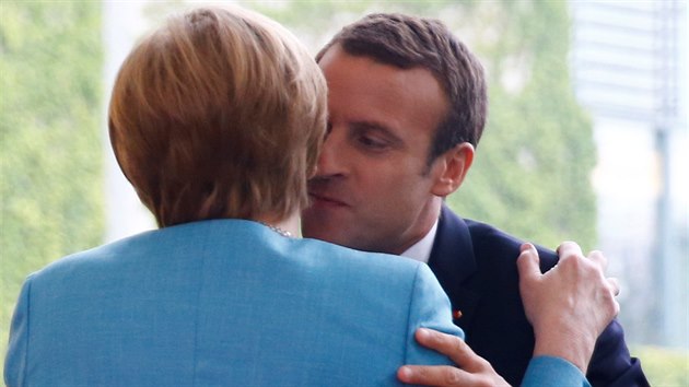 Francouzsk prezident Emmanuel Macron a nmeck kanclka Angela Merkelov (Berln, 29. ervna 2017)