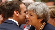 Britská premiérka Theresa Mayová a francouzský prezident Emmanuel Macron na...