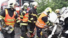 V Podlesí na Karlovarsku se srazila dodávka s nákladním vozem. V Podlesí na Karlovarsku se srazila dodávka s nákladním vozem.