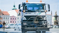 Dva kropicí vozy zajišťující technické služby pro město České Budějovice při... Dva kropicí vozy zajišťující technické služby pro město České Budějovice při...