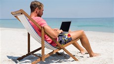 Laptop nechejte doma. Internet, sociální sítě, e-mailová korespondence jsou... Laptop nechejte doma. Internet, sociální sítě, e-mailová korespondence jsou...