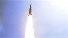 Jižní Korea otestovala novou raketu středního doletu Hyunmoo-2 (23. června... Jižní Korea otestovala novou raketu středního doletu Hyunmoo-2 (23. června...