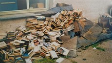 Knihy vyklizené z jednoho z byt v Ústí nad Orlicí  Na Ostrov.
