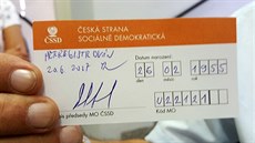 Potvrzení o přeregistraci dostalo podle informací MF Dnes přes 650 ze zhruba... Potvrzení o přeregistraci dostalo podle informací MF Dnes přes 650 ze zhruba...
