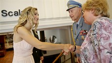 Jitka Vosmeková se snaží šířit povědomí o životních příbězích válečných... Jitka Vosmeková se snaží šířit povědomí o životních příbězích válečných...