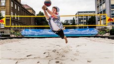 Otevření pláže v pražských Dejvicích. Součástí je i hřiště pro beachvolejbal... Otevření pláže v pražských Dejvicích. Součástí je i hřiště pro beachvolejbal...