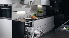 Unikátní zdvihací systém myček ComfortLift, který umožňuje pohodlné nadzvednutí... Unikátní zdvihací systém myček ComfortLift, který umožňuje pohodlné nadzvednutí...
