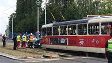 V ulici Na Petřinách v Praze 6 se srazila tramvaj s autem (23.6.2017) V ulici Na Petřinách v Praze 6 se srazila tramvaj s autem (23.6.2017)