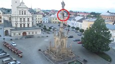 Opilý muž v Uničově vyšplhal na více než dvacet metrů vysoký mariánský sloup.... Opilý muž v Uničově vyšplhal na více než dvacet metrů vysoký mariánský sloup....