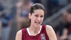 Lotyská basketbalistka Kristine Vitolaová se diví.