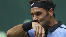 Roger Federer v duelu 2. kola na turnaji v Halle.