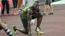 Usain Bolt ped posledním startem na Zlaté trete.