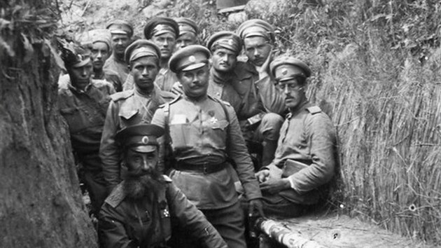 Generál Selivačev (sedící v popředí), velitel 49. ruského armádního sboru a... Generál Selivačev (sedící v popředí), velitel 49. ruského armádního sboru a...