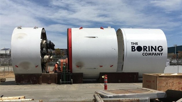 Godot. 1 200 tun vc ob stroj, kter hloub tunely pod Los Angeles.