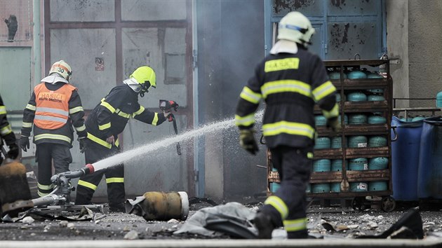 Poár skladu propanbutanových lahví v Plané na Tachovsku. (30. ervna 2017)