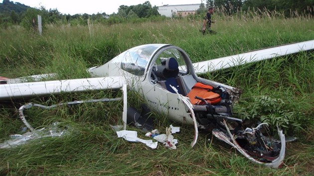 Pilot se s vtronm ztil do vysok trvy na beskydsk louce.