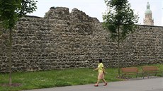 Autentická starobylá střílna na koruně prostějovských hradeb, kterou skrýval... Autentická starobylá střílna na koruně prostějovských hradeb, kterou skrýval...