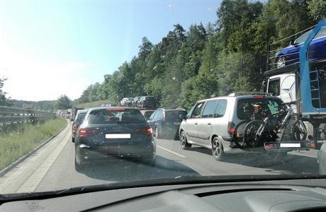 Kolony se na dálnici D1 ve smru na Brno tvoí zhruba od 15. po 41. kilometr....