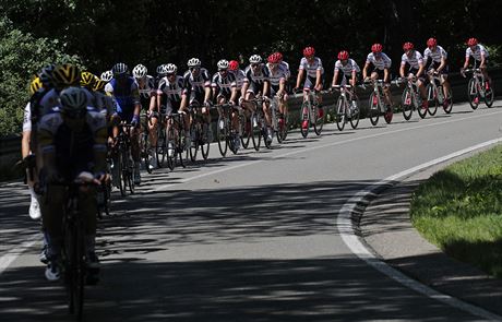 Cyklist seazen podle tmov pslunosti ve tet etap Tour de France.