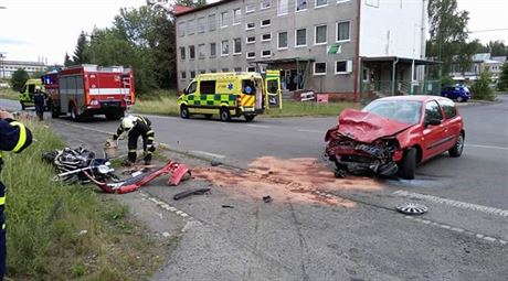 Na silnici z Tachova na Oldichov se srazilo osobní auto s motocyklem. Zranní...