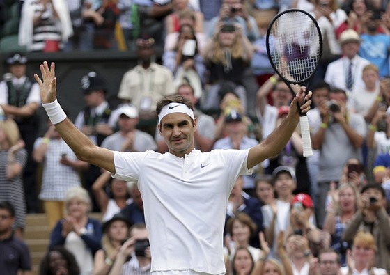 POSTUP. Roger Federer míí do osmifinále Wimbledonu.