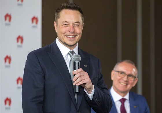 éf Tesly Elon Musk v Adelaide pedstavuje svj projekt obí baterie pro...