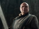 Conleth Hill jako Lord Varys. Zábr ze sedmé série seriálu Hra o trny