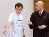 Lotyš Ansis Ataois Běrzinš u libereckého soudu. Lotyš Ansis Ataois Běrzinš u libereckého soudu.