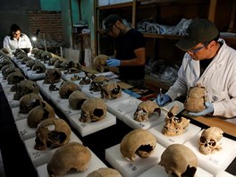 Archeologové v Mexiku objevili v vystavnou ze stovek lidských lebek. (3....