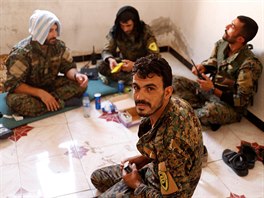 Kurdsk jednotky jsou hlavn silou pi dobvn Rakk (2. ervence)
