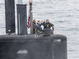 Posdka americk ponorky USS Toledo bhem protiponorkovho cvien NATO u...