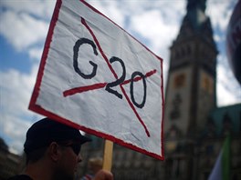 Lid protestuj ped chystanm summitem G20 v Hamburku. (7. ervence 2017
