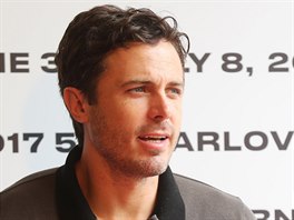 Herec Casey Affleck na festivalu ve Varech