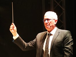 Oceovaný skladatel James Newton Howard ídil na slavnostním koncert ped...