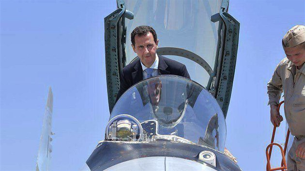 Syrsk prezident Bar Asad na nvtv rusk zkladny Hmmm v provincii Latakja (27. ervna 2017)