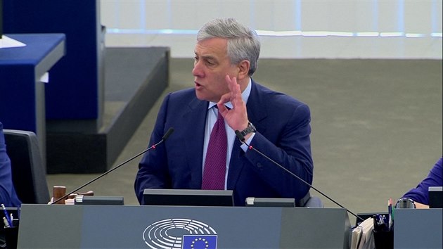 Antonio Tajani bhem vzruen rozpravy v europarlamentu (4. ervence 2017)