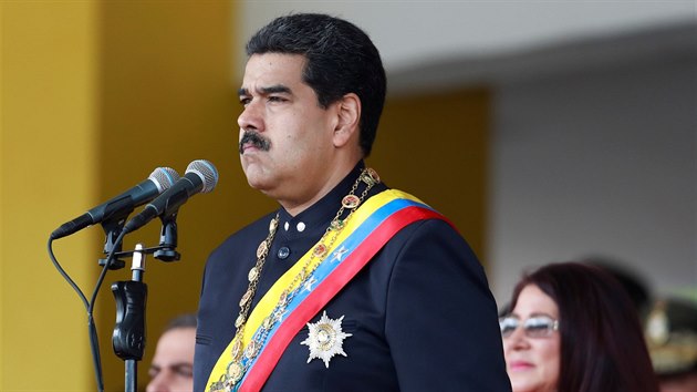 Venezuelsk prezident Nicols Maduro na vojensk pehldce v Caracasu (5. ervence 2017)