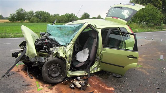 Pi srce dvou automobil na Hodonnsku zemeli v nedli odpoledne tyi lid. (2. ervence 2017)