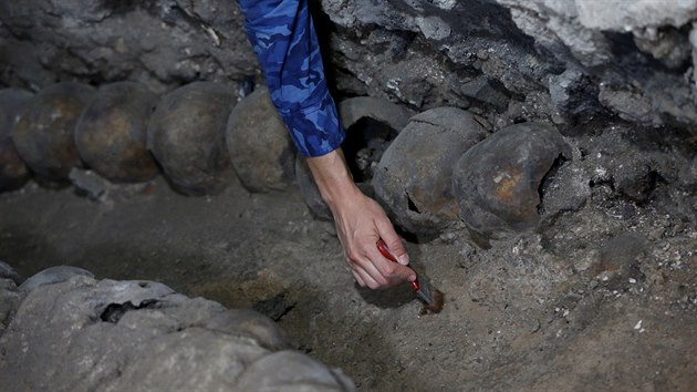 Archeologov v Mexiku objevili v vystavnou ze stovek lidskch lebek. (3. ervence 2017)