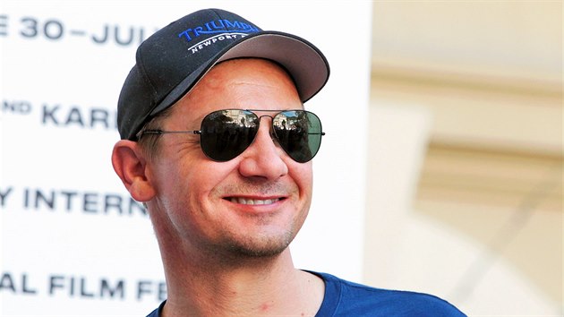 Herec Jeremy Renner, jedna z hlavnch hvzd letonho 52. ronku Mezinrodnho filmovho festivalu pijel do Karlovch Var (6. ervence 2017).