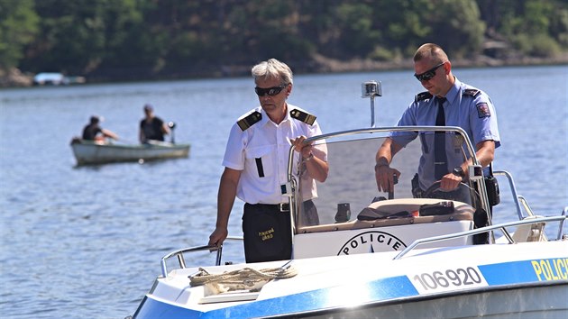 Na pehrad Hracholusky kontrolovala kapitny lapadel policie. Museli podstoupit test na alkohol.