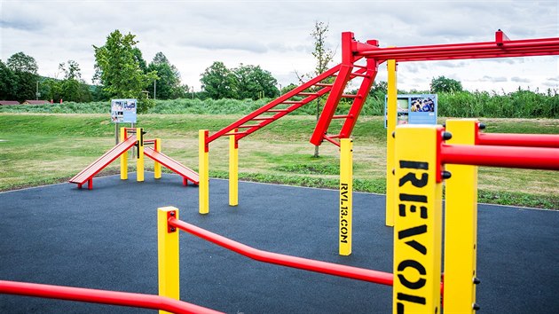 Street workout je cvien s vlastn vahou tla na rznch veejnch hitch, kde sportovci dlaj shyby, kliky nebo ptahy.