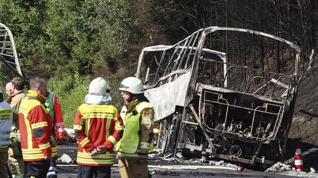 U bavorsk obce Mnchberg shoel po srce s kamionem autobus (3. ervence 2017).