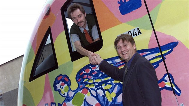 Antonn Stek (vpravo) v roce 2000 vytvoil vtvarnou vzdobu regionlnho peshraninho vlaku Regiosprinter, a to v rmci Festivalu uprosted Evropy.