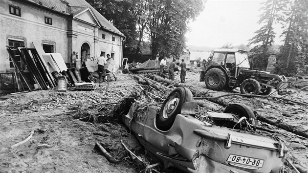 Naprost obraz zkzy. Obec irok Niva na Bruntlsku v roce 1997...