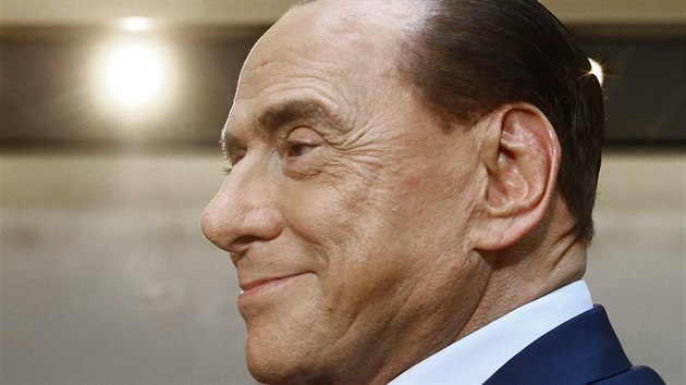 Do trasburku pijel na obad i bval italsk vldn pedseda Silvio Berlusconi.