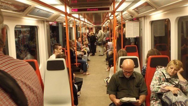 Denk Metro tak vyrazil do podzemn drhy, aby si nov sedadla vyzkouel.